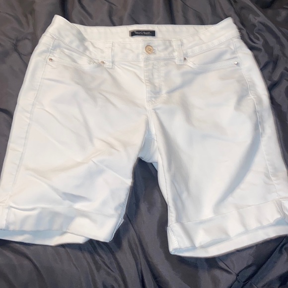 White House Black Market Pants - White House Black market Bermuda Short size 4.